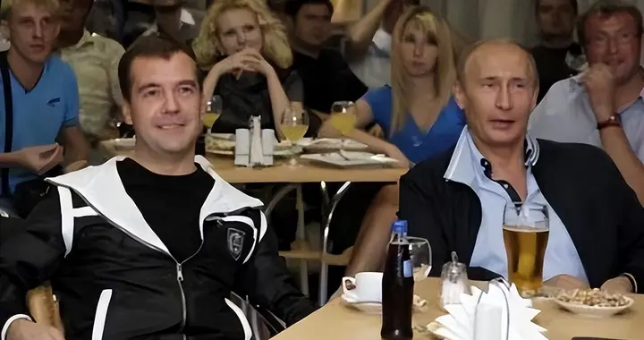 梅德韦杰夫本是普京接班人，为何如今却被边缘化了？起因是卡扎菲