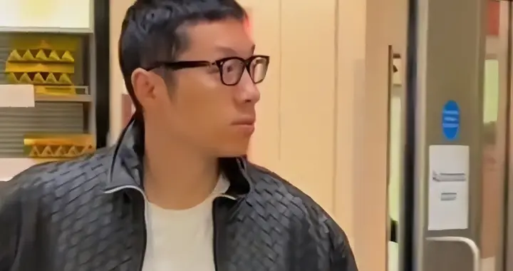 龙蟒赴伦敦支援国乒，许昕社媒评论区炸锅，球迷希望两人上场比赛