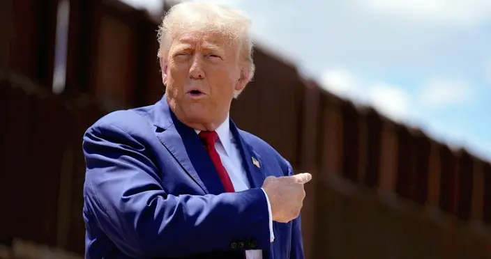 三连击！特朗普的麻烦才刚刚开始，哪怕扯中国、加拿大也救不了他