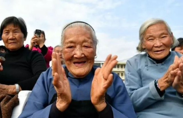 人老了以后，别活太久，不太长寿了，未必是好事儿。