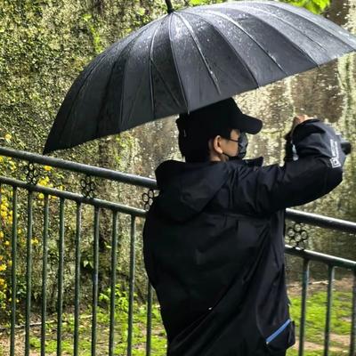 吃瓜娱乐：李现今日于国清寺被偶遇，一身全