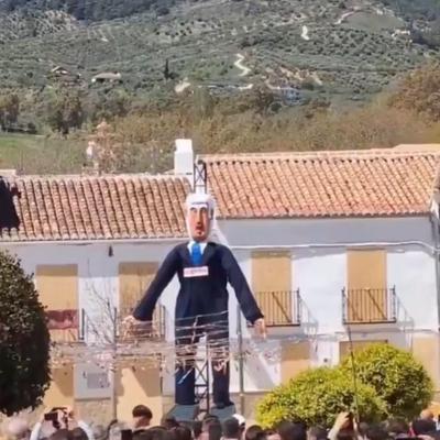 苍术：西班牙复活节炸烧内塔尼亚胡7米巨像