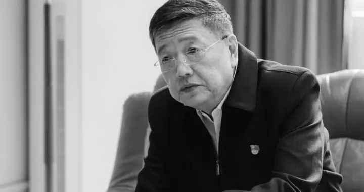 《狂飙》何黎明扮演者秦焰去世，住院一周离世，圈内人发文悼念