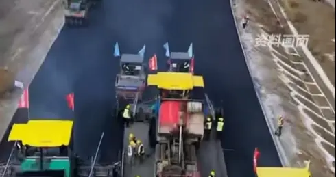 不加油、不缴费！4000万辆新能源车缺席道路养护，谁来为公路续命