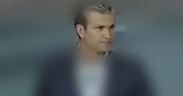 美战争部长一句“随时能打仗”，底层士兵怕了一辈子礼花声