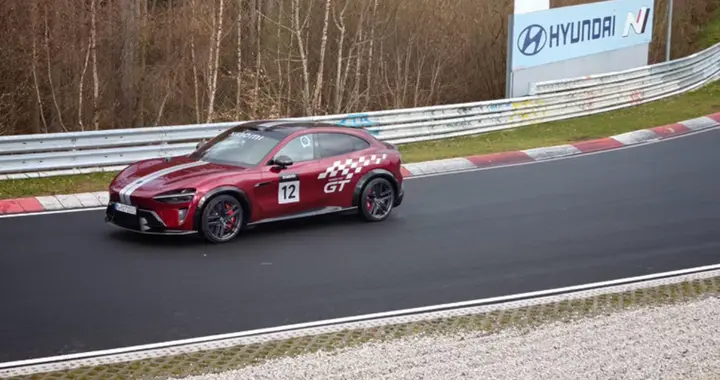 小米YU7 GT 新车亮相，新配色太酷了！