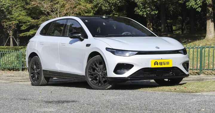 零跑Lafa5，越级品质、独特个性和稀缺配置，年轻人的新选择