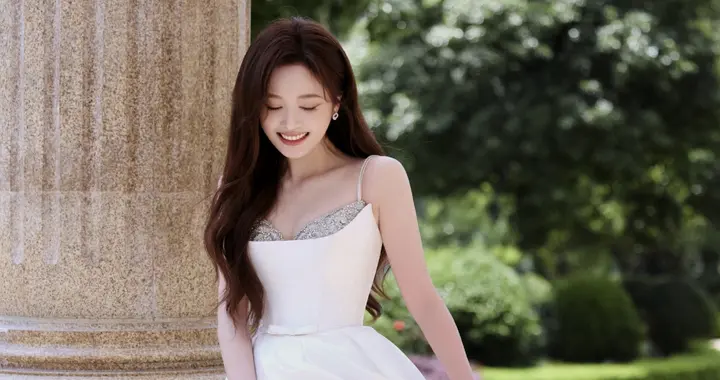 吴宣仪，清纯白月光女神，好甜的一组写真啊！