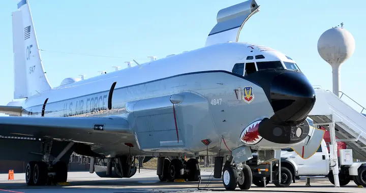 不打伊朗了？辽宁舰南下，美军战机升空，美日准航母集结中国周边