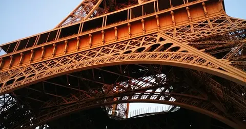 1789年7月14日：巴黎人民的火焰点燃了法国大革命的历史引擎