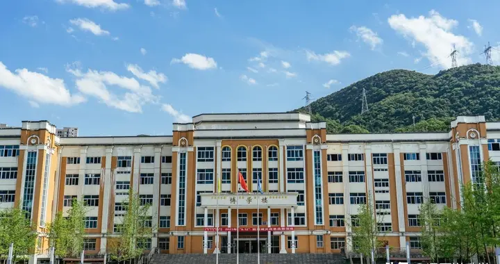军警校 公费师范分数线碾压一众 985 读懂考生选择 看清未来十年走向
