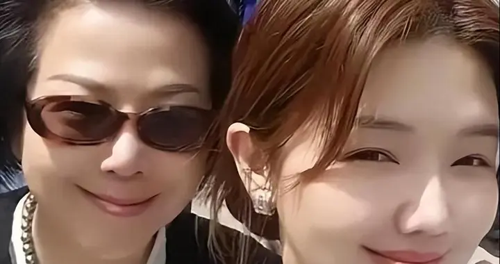 她是上海知名主持，母亲是骆文莲，师傅是曹可凡，如今却转行幕后