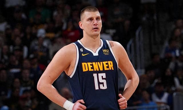 去年11月和今年全明星就想解雇马龙，曾征求约基奇意见但被婉拒