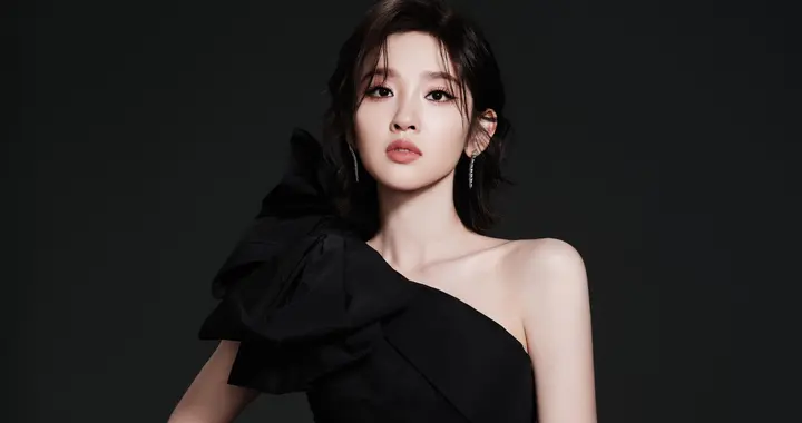 唐艺昕分享图片