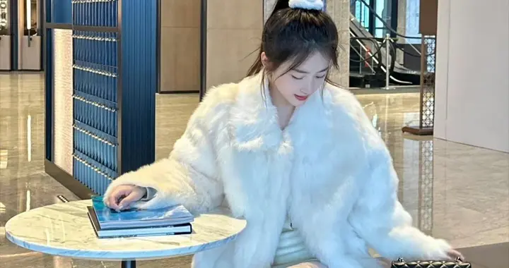 冬天就应该这样穿，白丝配大衣