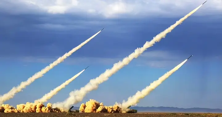 8个台军中将通报：解放军89架战机出击，055开火，075舰逼近台岛