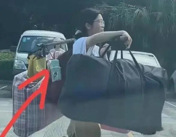 后续！广西高考后挑行李回家的女生找到了！班主任透露更多情况！
