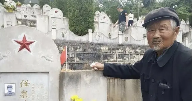 89岁父亲34年奔赴麻栗坡，一句“儿呀，爹来晚了”瞬间破防