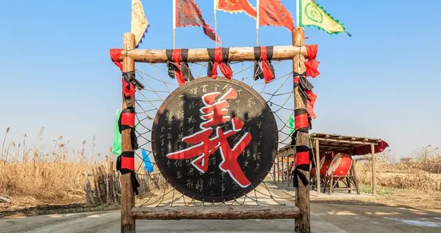 碉楼上的眼睛