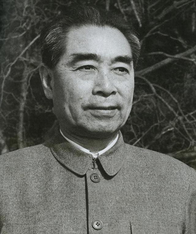 1957年，周总理在机场对刘亚楼发火：要不我这个位置让给你好了！