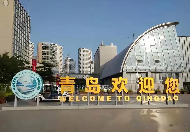 谁都不服就服青岛韩法官，走路也要保持安全距离？岂不是很可笑