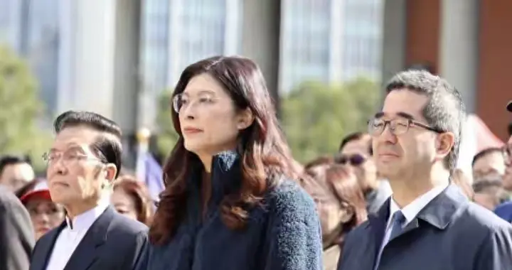 统派大佬送行，郑丽文乘航班来沪，启程前对美国表态，侯友宜发声