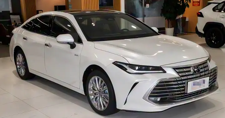 为什么这台丰田正在被30+男人悄悄买走？15万预算下比新能源更稳