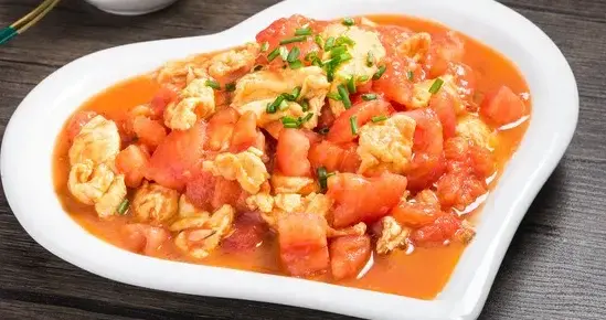 一份番茄炒蛋里的温柔，拉回四个迷途少年