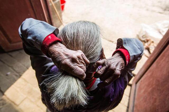 蒸锅里的健康革命：七旬老太用苹果核抽了养生行业一记耳光