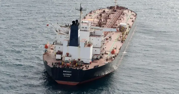 中国籍船长因不配合法国海军登船查验，被法国法院判决监禁并罚款