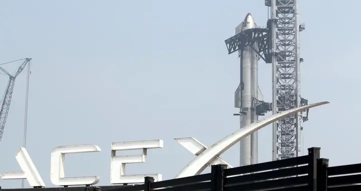 SpaceX星舰完成高难度“期末考”，拆隔热瓦的疯狂测试竟成功了！