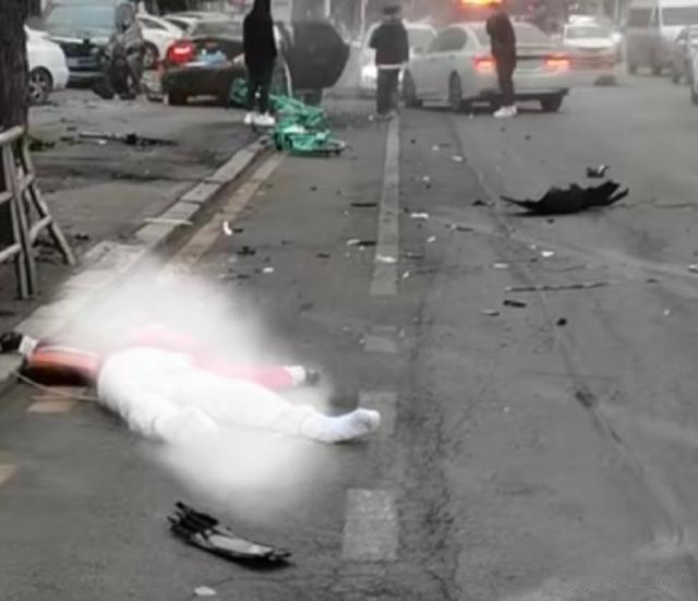 辽宁与浙江一天两地同时发生严重交通事故，汽车冲入人行道