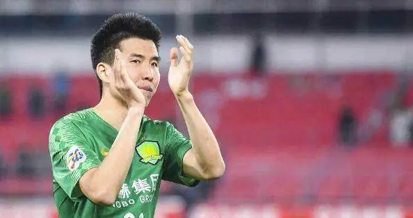 国安球迷对老将王刚高喊：电梯战神，王刚牛X