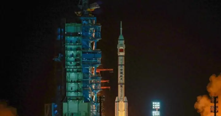 挑战驻留太空365天！首位香港女警司一飞冲天，神舟23号创下历史
