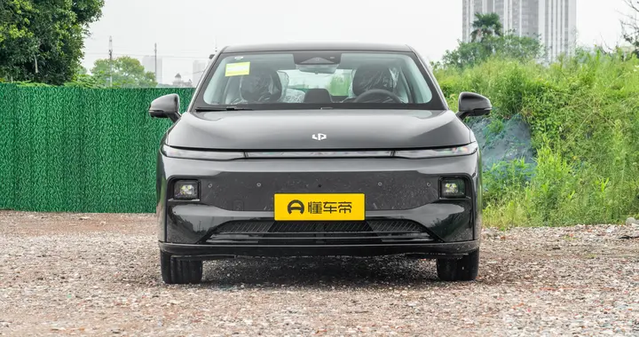 零跑家族又推新车：10万不到的价格，却拥有20万级的高端配置  香！