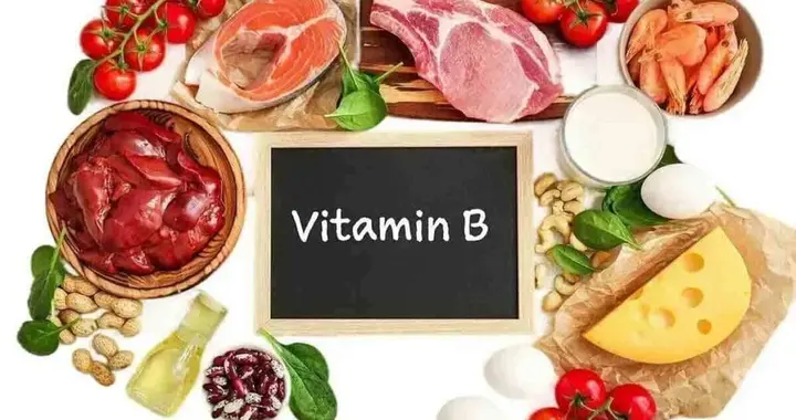 晒太阳比狂补维生素D更护脑？50岁后这4种维生素补法要改