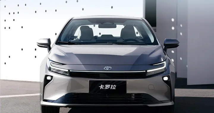 卡罗拉带来年底的稳稳幸福，以可靠品质和理性油耗，让生活更轻松