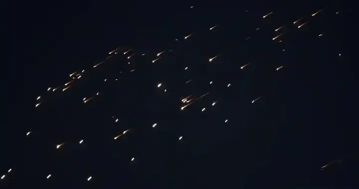 见证历史，大规模导弹，立打4大炼油厂和油田：能源战危机到来！