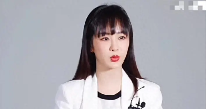 官媒发文，高调官宣杨紫新身份，1个月前她刚高调官宣戒色