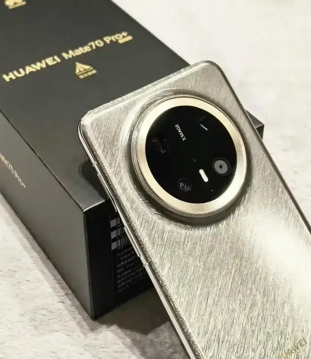 华为Pura 80系列红枫影像+双层OLED+麒麟9020，友商哭晕？