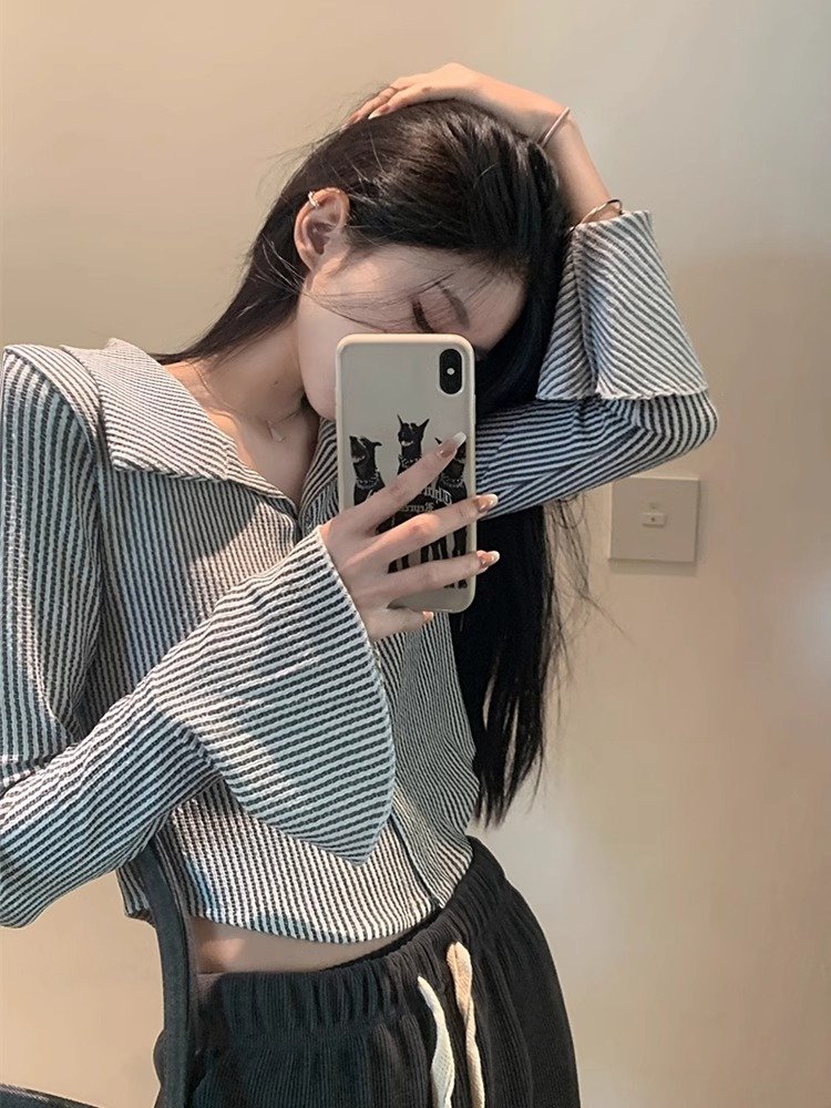 辣妹黑白条纹喇叭袖衬衫女早秋设计感小众大