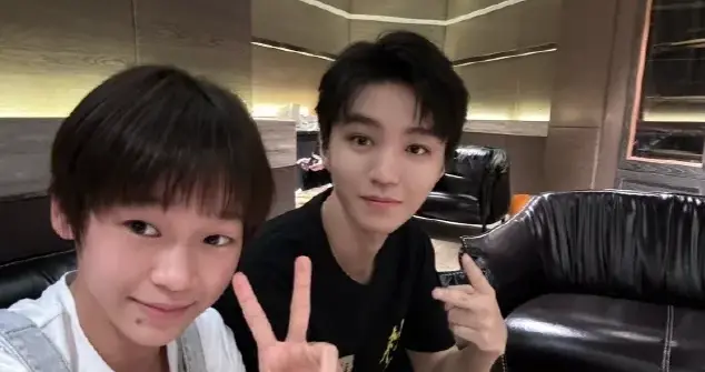 王俊凯与全红婵同游鬼屋，究竟谁更害怕？一段视频揭示了真相。