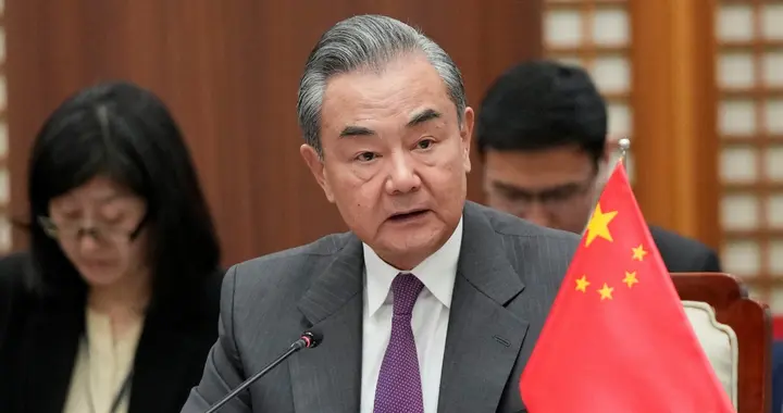 生死存亡之际，委内瑞拉外长来电求助，王毅“两个支持”信号强烈