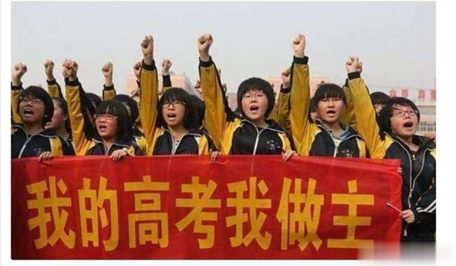 江西三考生放弃清北强基计划，选择985热门专业，被老师怒斥