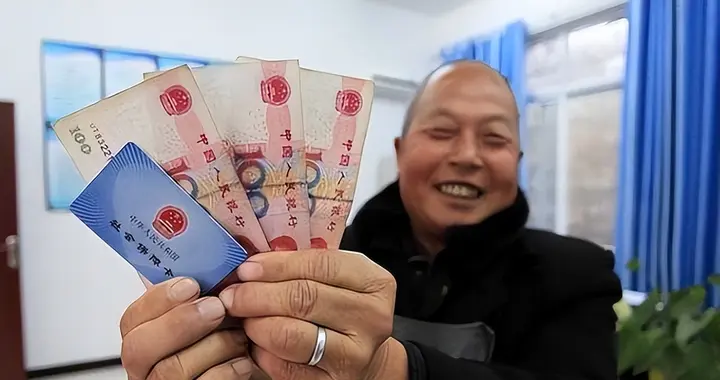 国家铁了心要给农村老人涨养老金，根子上，就卡在三个等不起上