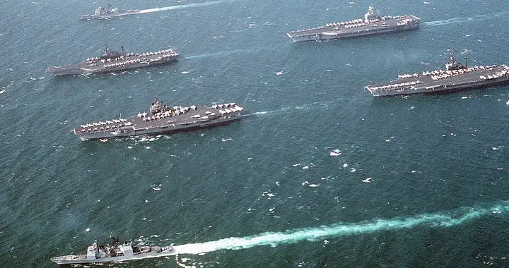 美军第三艘航母开往伊朗，霸权坍塌的恐惧驱使下，会不会孤注一掷