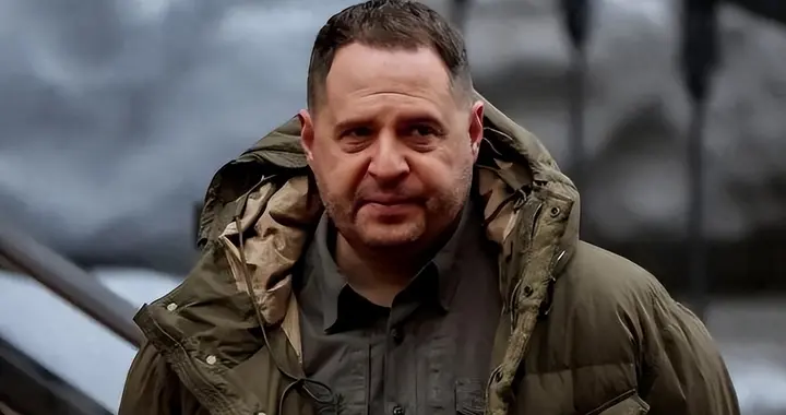 白旗升起，乌克兰二把手下台，一个时代已结束，中方脱口而出9字