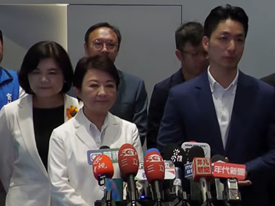 卢秀燕确实下了一步好棋，本来中联油脂“致癌油”事件影响非常巨大，而台中...