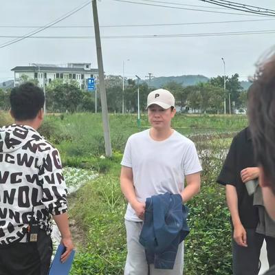 夜樱小录：50岁张颂文现身广东韶关农村视