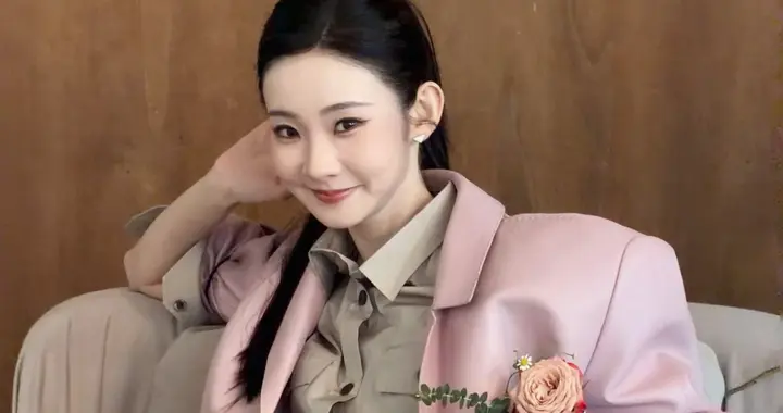 张艺凡分享图片